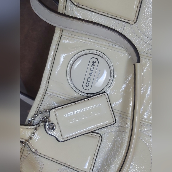 Coach patent leather carry-all - Picture 4 of 14